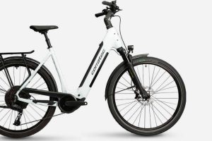 Corratec - E-POWER TREKKING 28 CX8 WAVE - Bosch Performance Line CX Smart System BDU38 - 100NM - 800Wh - Wave - Größe S - Farbe: weiss